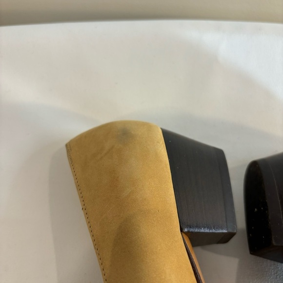 SALVATORE FERRAGAMO Sz 6AA Slip On Low Heel Suede Bow Toe Cap Metal Plaquette - Picture 6 of 11